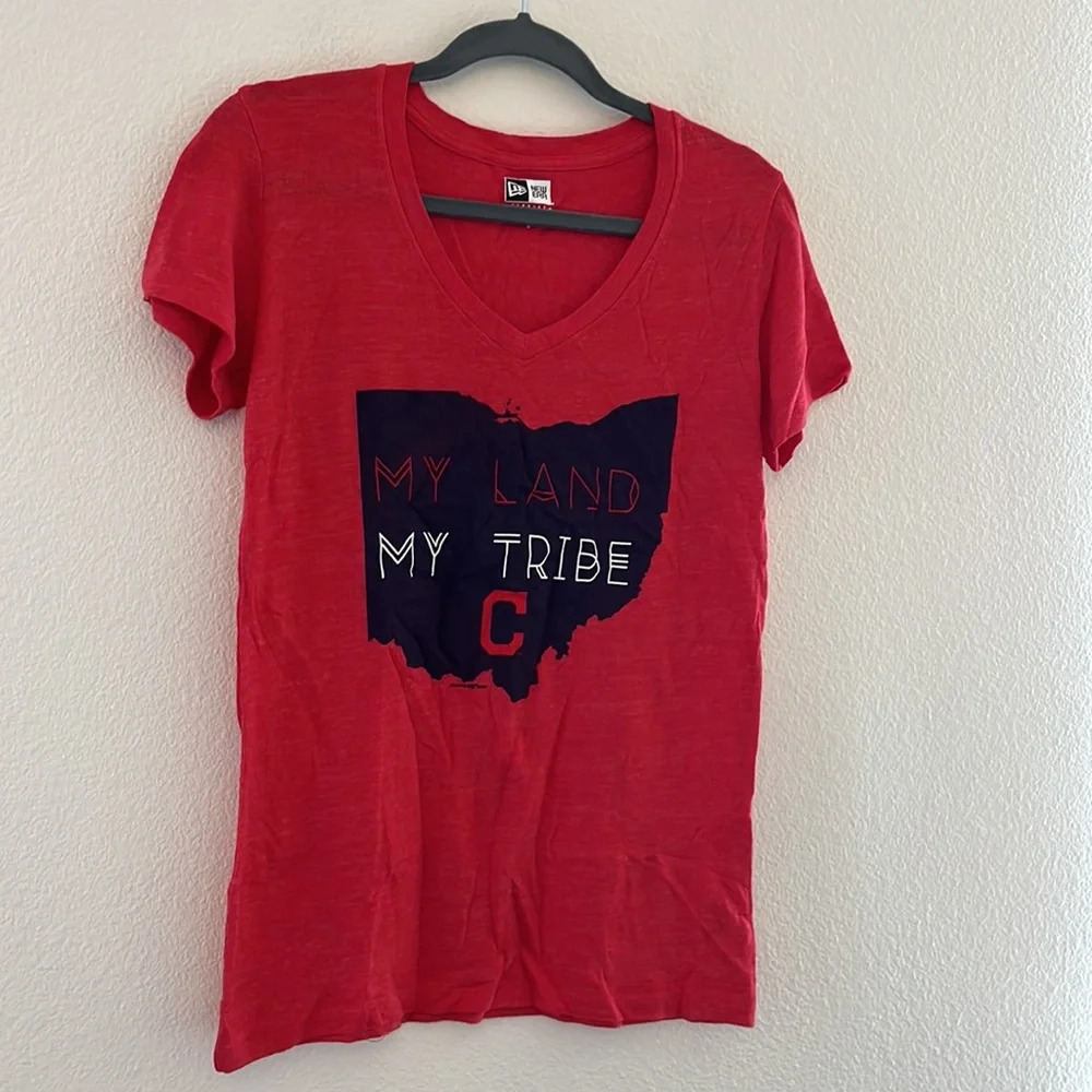 New Era MLB Cleveland Indians v neck shirt sz S